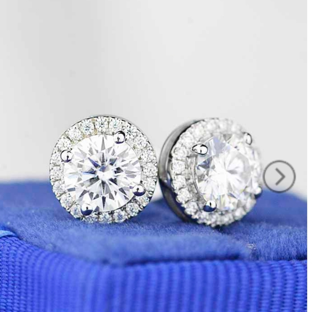 NWT Mossanite Halo Stud earrings